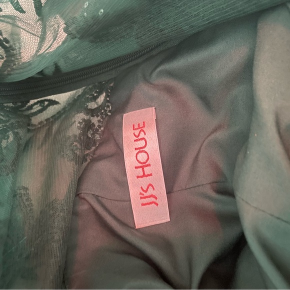 JJās House - Emerald Bridesmaidās Dress - Picture 12 of 14